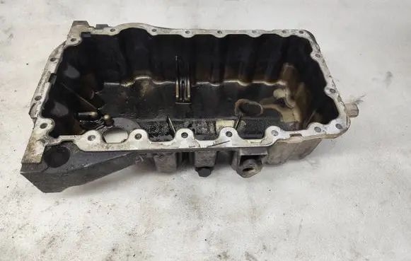 Volkswagen PASSAT B6 Oil sump 06F103603
