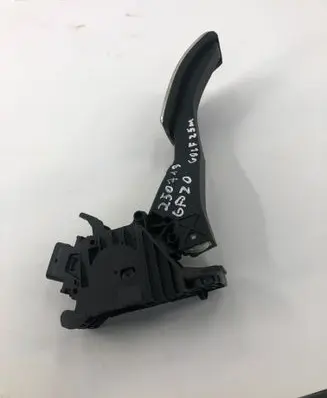 Accelerator throttle pedal