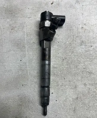 Mercedes-Benz E W211 Fuel injector A6110701187 271005