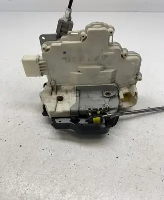 Audi A4 S4 B7 8E 8H Front door lock 8E1837015AA