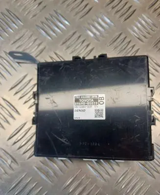Toyota Avensis T270 Power management control unit 8969005020 MB1028500031