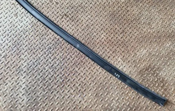 BMW 1 F40 Engine compartment rubber 7450915