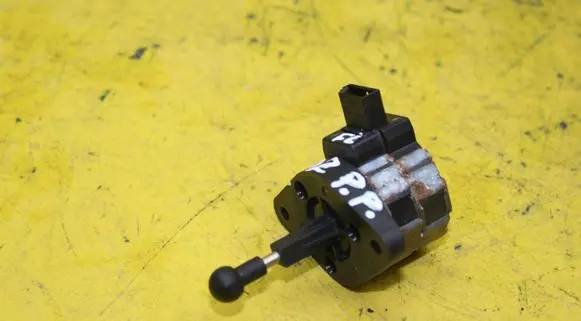 Headlight level adjustment motor