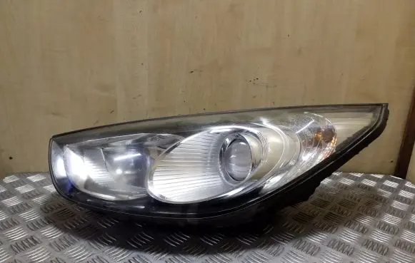 Hyundai ix35 Headlight/headlamp 921012Y