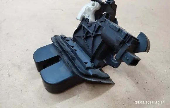 Audi A4 S4 B7 8E 8H Tailgate/trunk/boot lock/catch/latch