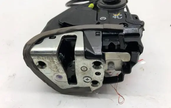 Toyota Avensis T270 Rear door lock