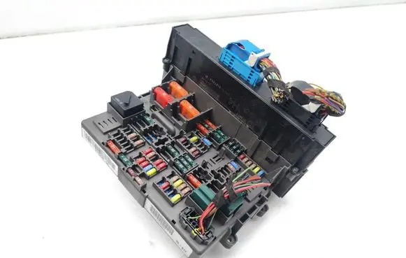 BMW 3 E90 E91 Fuse module 9119444 6135918754401 9187544