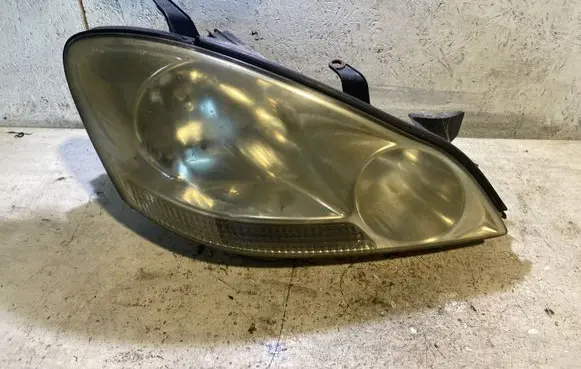 Toyota Avensis Verso Headlight/headlamp