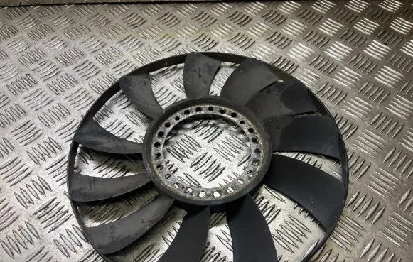 Volkswagen PASSAT B5 Fan impeller 058121301B