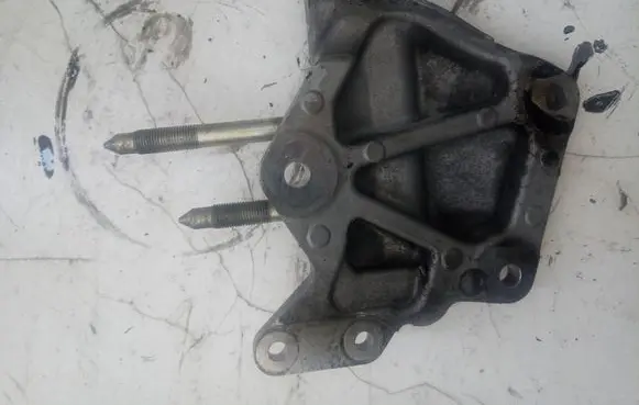 Mitsubishi Outlander Engine mounting bracket