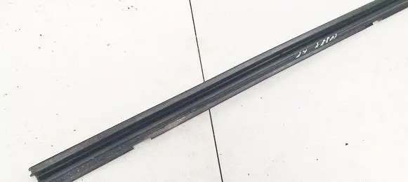Volkswagen Golf Plus Front door glass trim molding 