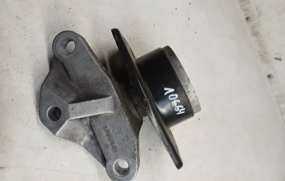 Smart ForFour I Engine mount bracket MR961612 MR961614 2910A006