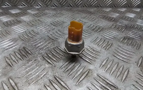 Fuel pressure sensor