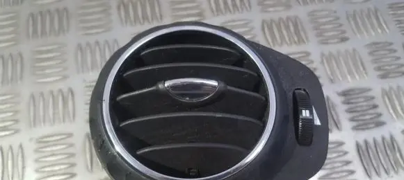 Alfa Romeo 147 Dash center air vent grill
