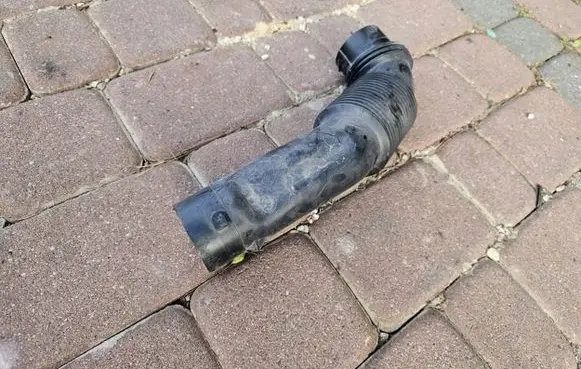 Citroen DS3 Air intake duct part 9812189880