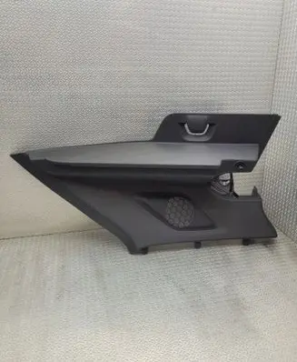 Volvo XC40 (D)pillar trim (top) 32244157