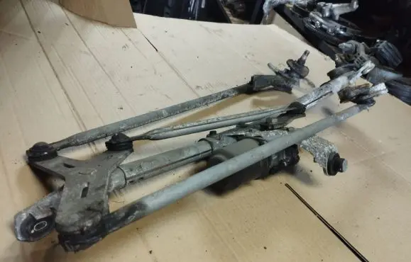Honda Civic Front wiper linkage and motor 71912023