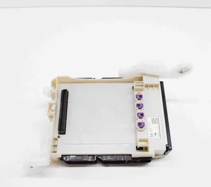 Toyota Prius (XW50) Fuse module 8273047560