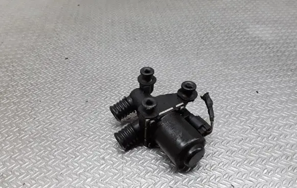 BMW 5 E60 E61 Coolant heater control valve 1147412174