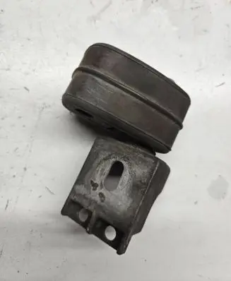 Volkswagen Tiguan Allspace Muffler mount bracket/holder 5Q0253144E