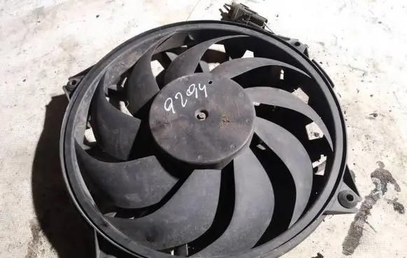 Citroen C8 Radiator cooling fan shroud