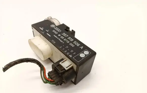 Volkswagen PASSAT B4 Coolant fan relay 357919506A 898719000