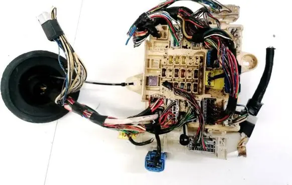 Lexus IS 200-300 Fuse box set