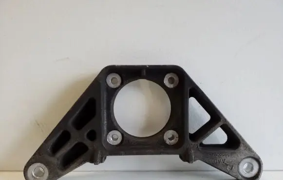 Jeep Cherokee Rear differential/diff mount bracket 68155099AD