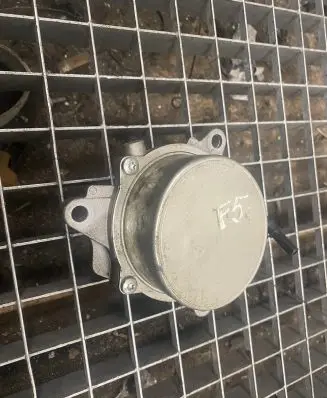 Fiat 500 Vacuum pump 04892641 04892641AB