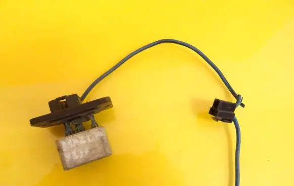 Mazda 323 Heater blower motor/fan resistor