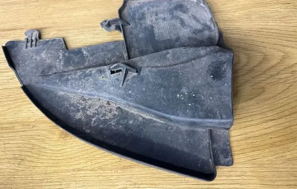 Volvo V70 Front bumper skid plate/under tray 9190497