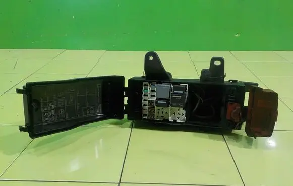 Jaguar XE Fuse box set GX73140A076AA BEZPIECZNIKOW