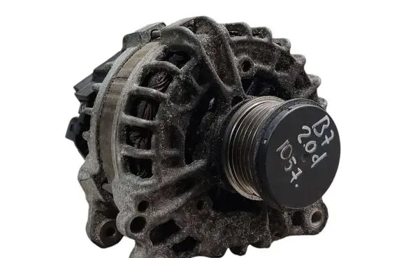Volkswagen PASSAT B7 Generator/alternator 03L903024F