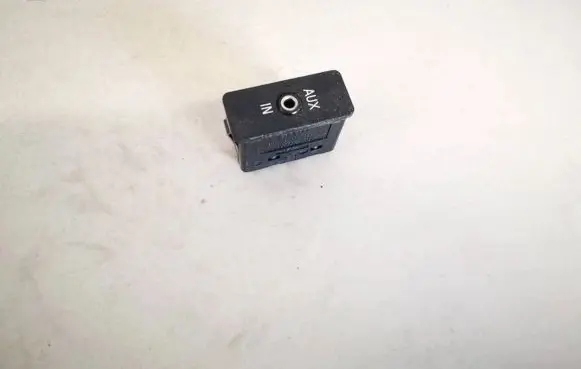 BMW 1 E81 E87 USB socket connector 61316930561 61316930561-02