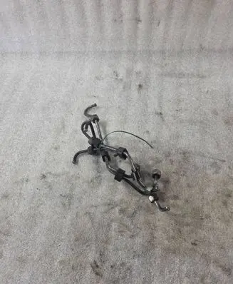 Volkswagen PASSAT B5 Fuel injector supply line/pipe 
