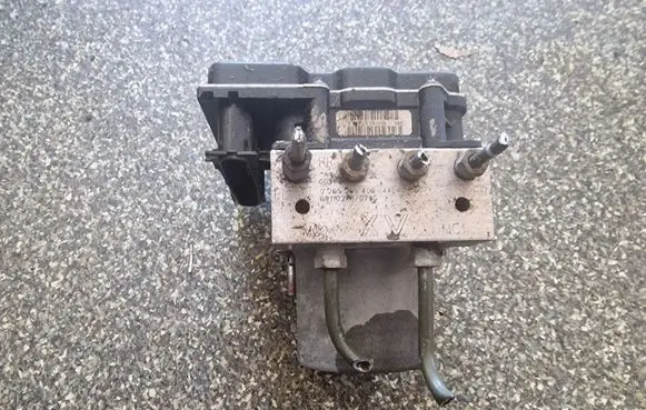 Toyota Avensis T270 ABS Pump 0265950749
