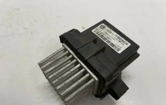 Opel Astra J Heater blower fan relay 13503201