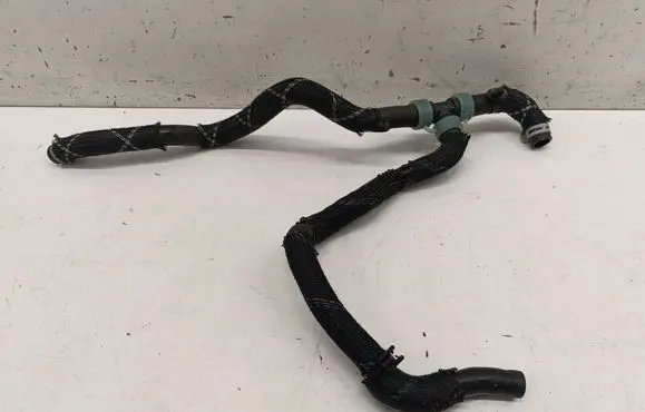 Engine coolant pipe/hose