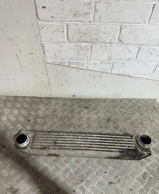 BMW 5 E60 E61 Intercooler radiator 7795823