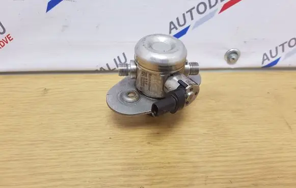 BMW 3 F30 F35 F31 Fuel injection high pressure pump 7642466 13517642466 0261520258