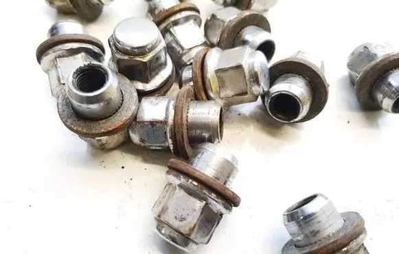 Toyota Avensis T270 Nuts/bolts 