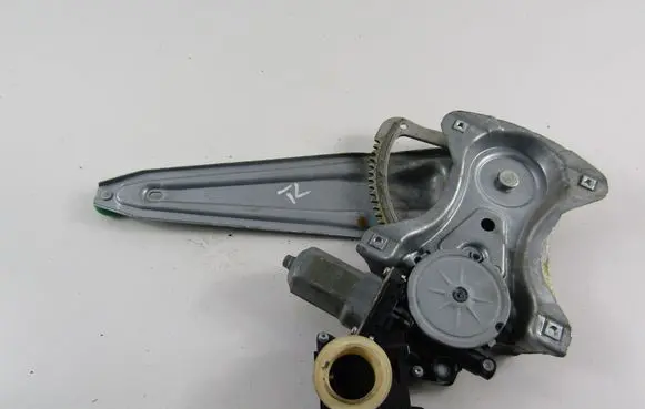 Toyota Avensis T270 Rear door window regulator with motor 8570102010