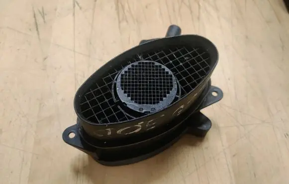 BMW 5 E39 Mass air flow meter 0928400468 136277870760