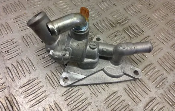 Suzuki SX4 S-Cross Thermostat housing 