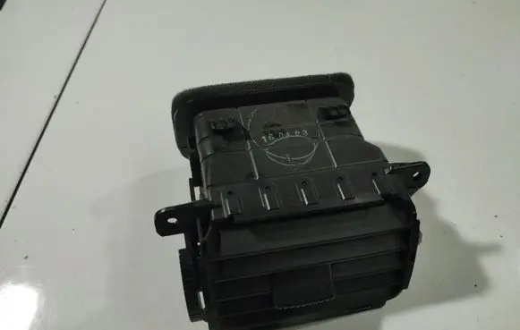 Mazda 3 I Dash center air vent grill 