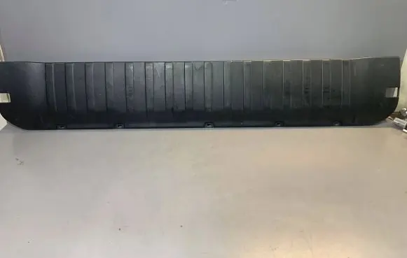 Trunk/boot sill cover protection