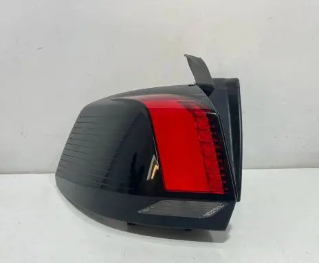 Peugeot 5008 II Rear/tail lights 9811028080