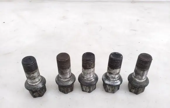 Nuts/bolts