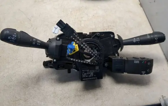 Renault Captur Wiper control stalk E10670325 255675887R