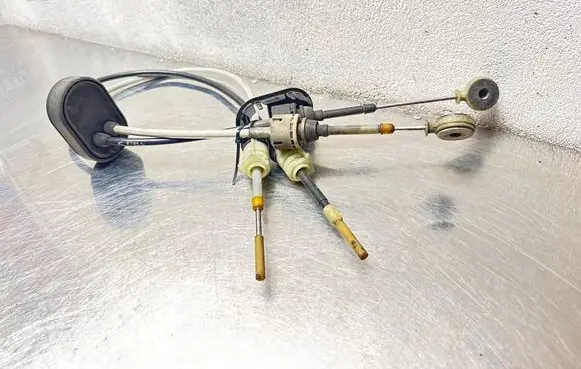 Opel Vectra C Gear shift cable linkage 55559460